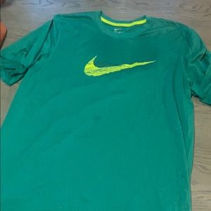 Men’s Nike shirt
